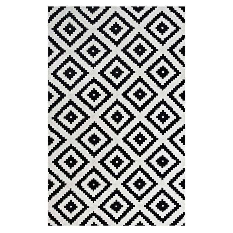 Black and White / 5x8